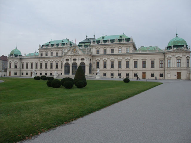 ベルベデーレ宮殿（上宮）、庭と反対側。