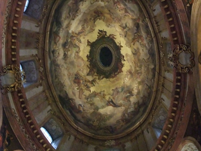 天井の絵（フレスコ画だって）きれい。