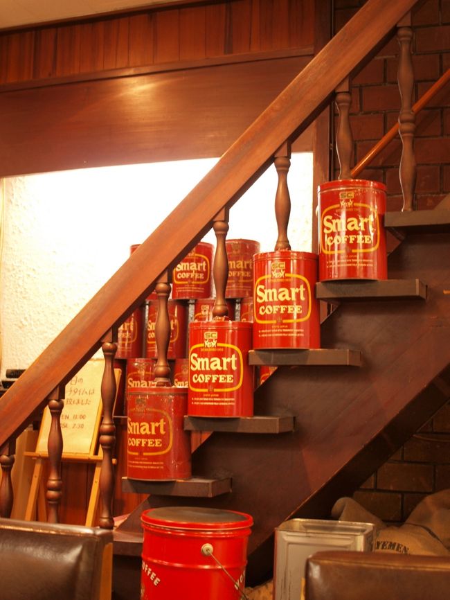 まずは、イチバンの目的だった<br />『スマート珈琲店』へ。<br /><br /><br />ここのホットケーキに魅せられて、<br />京都行きを決めたと言っても過言ではない（笑）<br /><br /><br />レトロモダンな店内。<br />感じのいい年配のウェートレスさん。<br /><br /><br /><br />そして、、、