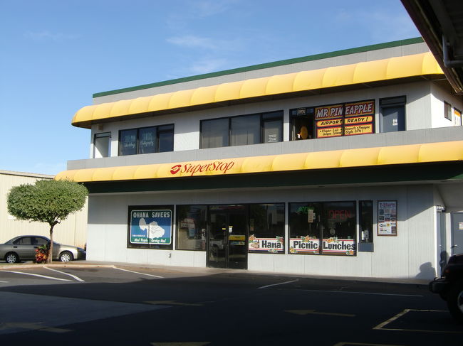 ローカルのコンビニで休憩。<br />標高が高いので、休憩をしながら<br />進んでいきます。<br />お水をこまめに補給することも大切です！