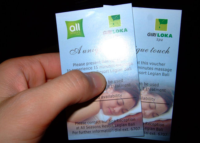 まだ時間があったので、チェックインの時に渡されたHOTEL併設のスパで受けられる無料マッサージへ。<br />到着翌日に飛び込みで訪ねてみたら、夜まで予約がいっぱいだったため受けられなかったけど、今回はすぐに案内してもらえて30分の至福の時間を満喫。