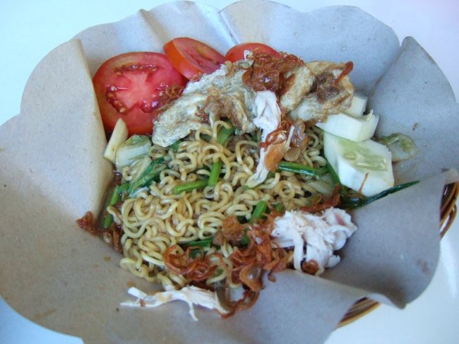 初めて食べたミー・ゴレンはインスタント麺の料理だった。何だかなあ・・・