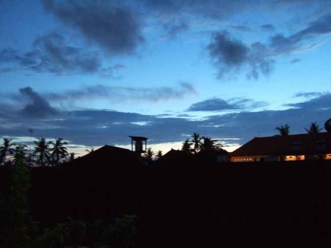 こうしてインドネシアの旅一日目の陽が沈む
