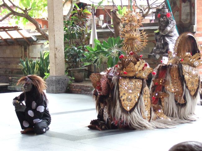 翌日は現地の人の車で一日観光をした。<br />