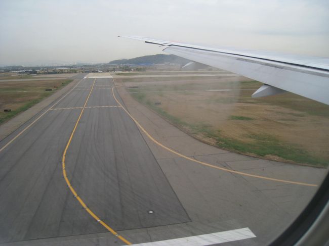 １１時３８分。２時間３分のフライトで着陸。<br />いけなんですよね・・写真。