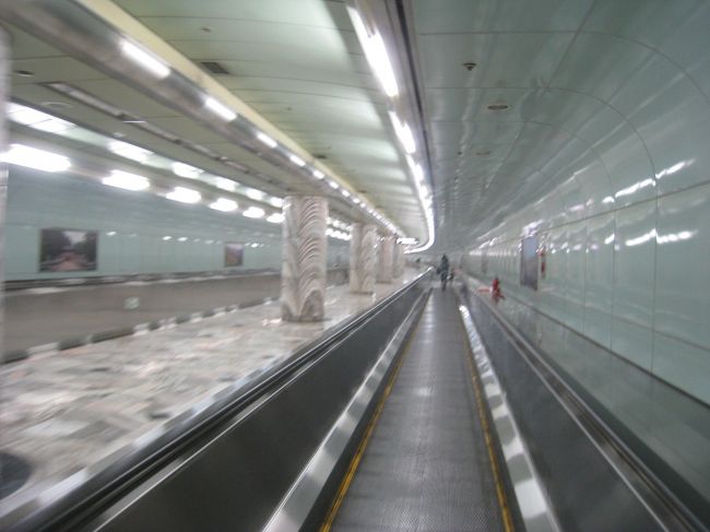 金浦の地下鉄駅までの長い道のり？５分はかかります。