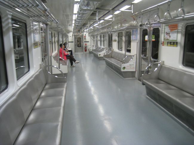 平日の昼、ガラガラの５号線。<br />