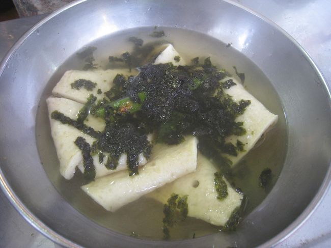 「おでん」も。<br />お粥とおでん＝Ｗ４０００（３２０円）