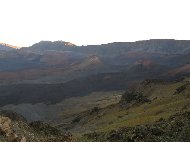 クレーター。<br /><br />ガイドさんいわく“火サスの現場”<br /><br /><br />柵もなくおちたら助かりません。<br /><br />あー、写真ではつたわらない壮大さ。