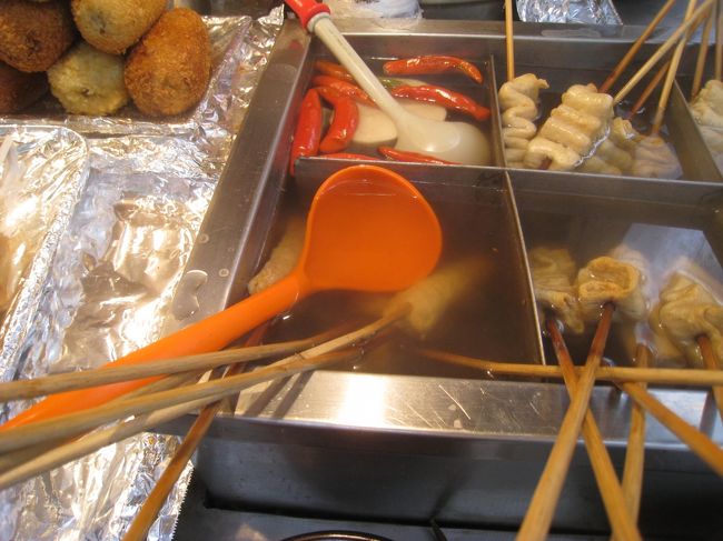 キムパの店はだいたいおでんもやってるんで、勝手におでんスープを飲みましょう！コップか紙コップがあるので遠慮なくねっ！