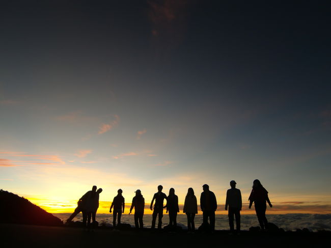 旅の仲間達<br /><br />（同じツアーだった人たち。<br />わたし達以外みんなカップル）