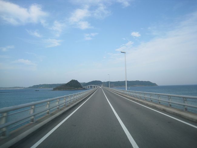 楊貴館から車を飛ばすこと30分強、角島大橋へ。<br />この橋は日本で一番長い無料の橋らしい。<br />