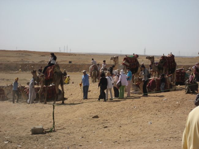 ビューポイントにあるラクダ乗り場。<br />写真を撮ると金払えと言われるとのことで、写真を撮るのなら遠くから撮ってくださいとガイドさんに言われました。<br />