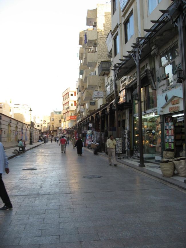 アスワンのスーク。<br />クルーズ船の出向まで時間があったので連れて行ってもらいました。