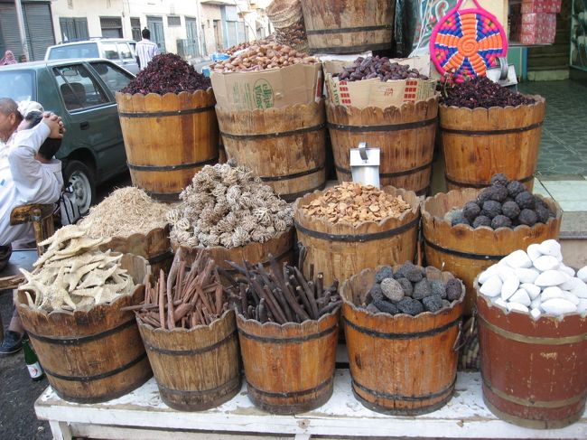 スークで売られている何か。<br />こういうものを見るのが好きです。