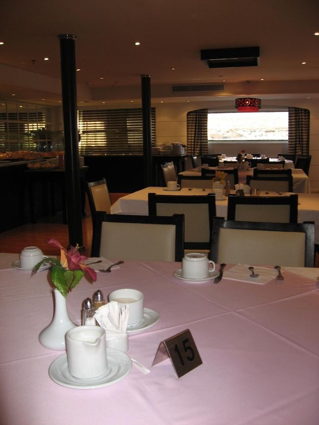 食堂。<br />中の施設はこのほかにラウンジや読書室、貴金属のお店、土産物がありました。ラウンジでは夜になるとベリーダンスショーやガラベーヤパーティーが開催されます。結局一度も参加しませんでしたが・・・。