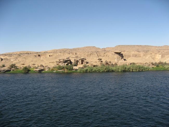 デッキからの眺め。<br />途中に遺跡らしきものもありました。