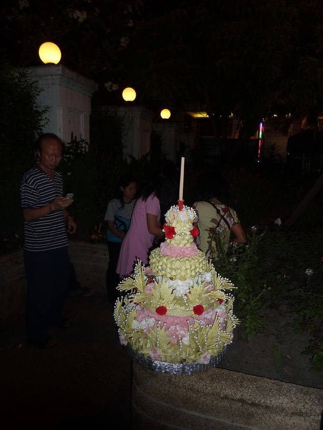 ロイカトーンｉｎベンチャシリ公園<br /><br />これは巨大なものです。<br />さすがに水の上に浮かばないでしょう（笑）