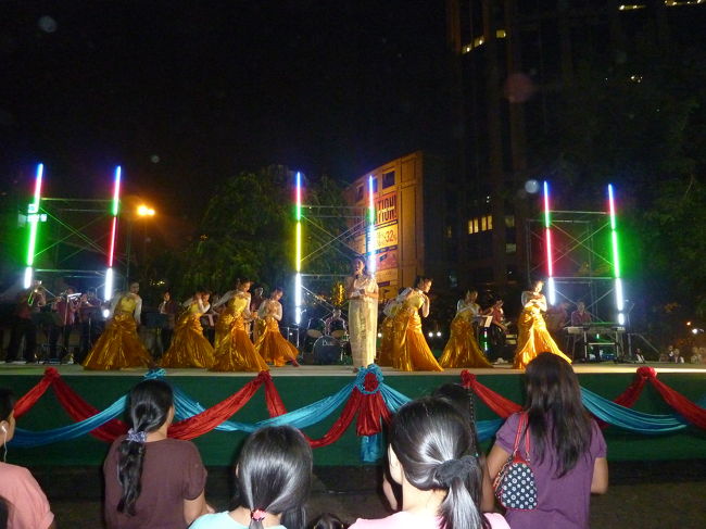 ロイカトーンｉｎベンチャシリ公園<br />歌謡コンサートもやっていました。