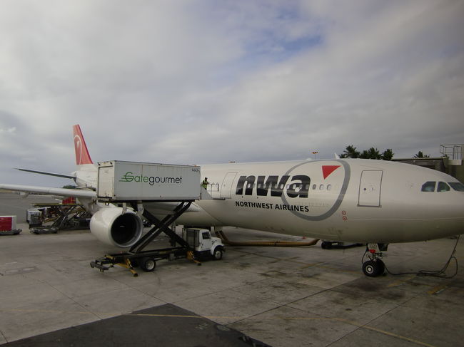 今回はノースウエスト・・・<br /><br />しかし、航空機が新しかったのか、<br />シートが広い？<br />すわり心地がイイ！<br />モニターの機能も新しい☆<br /><br />結構よかったです♪