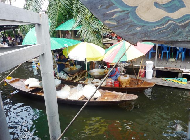 調理も水上のボートです