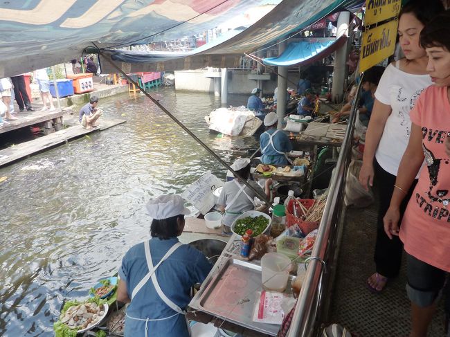 調理も水上のボートです