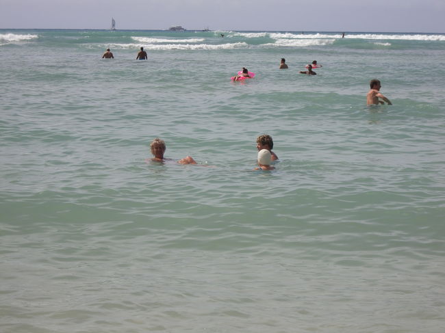 仲良しマダム３人組。