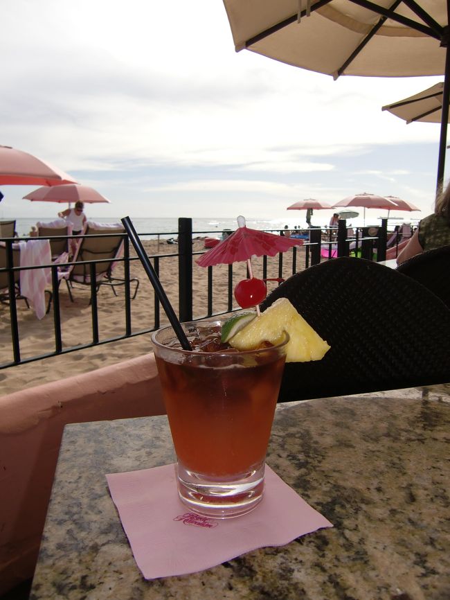 老舗マイタイバーでマイタイを。<br />あ〜心地よい風でいい気分。<br />なにもかも忘れられます。