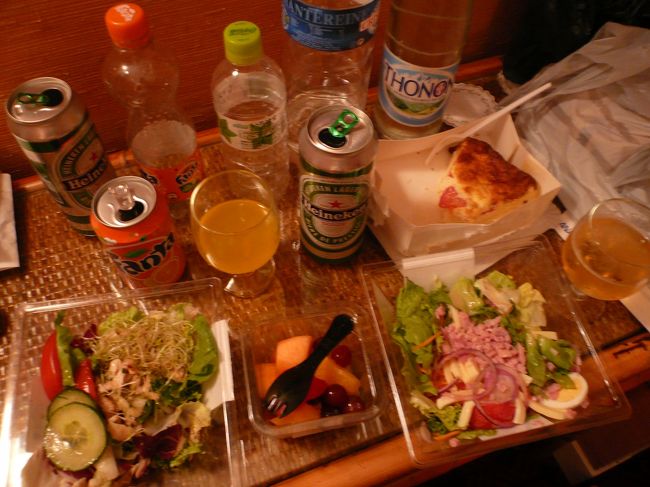 スーパーで買い物をして<br />お部屋でいろいろ食べました(^o^)丿。