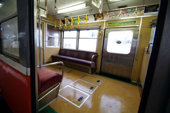 人々が降りきった後、撮ります！<br /><br /><br />こんな時、今のためのために広角レンズあるのだ！<br /><br />がんばるのだ！タムロン！！！！！！