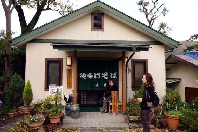 しゃくり豆腐でこばらをうめて、来ました！<br /><br />お蕎麦やさん。<br /><br />食います！飲みます！