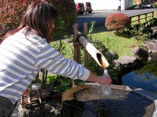 と言う事で「ハイ！美味しいお水・・・」を汲んでます<br /><br />それでは水も補給し霧降高原へ