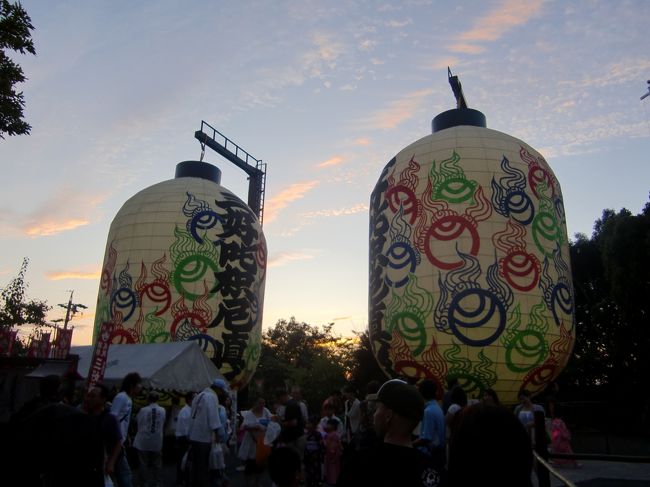 夕空にも変わらず映えております。