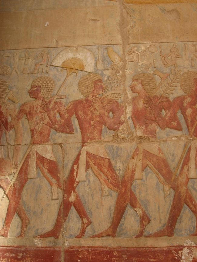 レリーフ。<br />まだ色が残ってます。