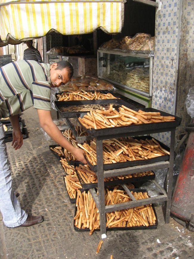 パン屋さん。<br />多少こぼれていようがお構いなしって感じです。