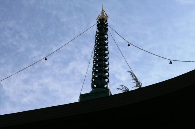 同じく多宝塔のアップ光景です。創建は天平5年(733年)、善光上人による開基とされます。