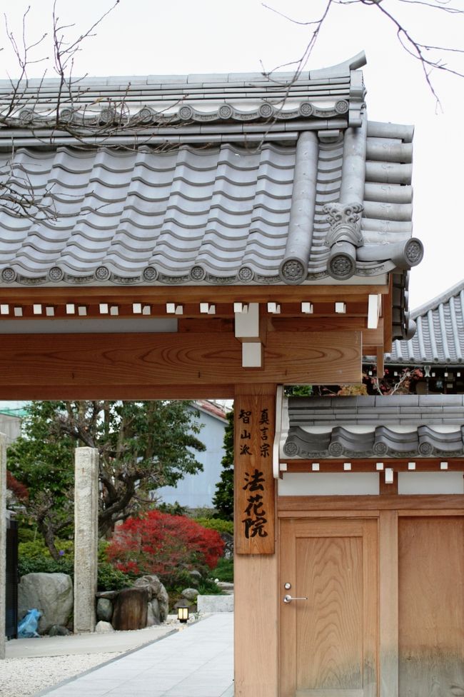 法花院の入口の門です。甚目寺の境内との間に造られていました。真新しい門です。