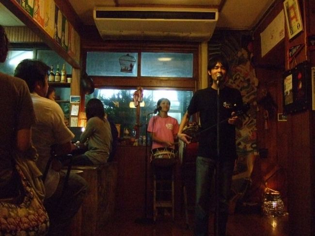 夜は仲間の一人に連れてってもらったあっぱりしゃんという沖縄料理屋へ。<br /><br />島唄ライブも聴けて、料理も全部美味しくて大満足。
