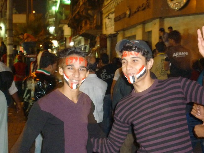 列車でカイロへ戻りました。この日はサッカーの試合があって、町は大騒ぎでした。