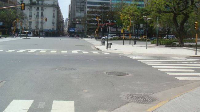 7月９日通り　世界一幅が広いと言われています。