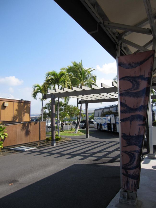 コナ空港。<br />開放的〜〜！<br />天気も良いし気持ち良い♪