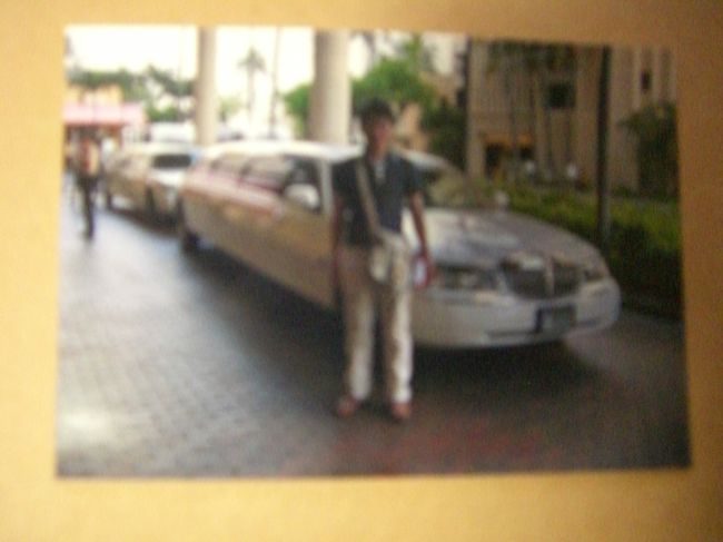 リンカーン　タウンカーのリムジン２台で観光。<br /><br />他の社員は唖然