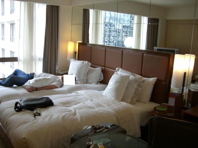 香港に着くとシェラトンには既に連れが寝てた