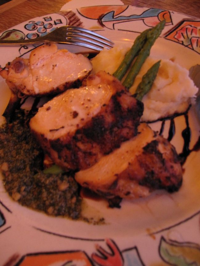 お肉料理。<br /><br />それぞれ２０ドルずつくらい？<br />お酒も飲んでひとり５０ドルくらいでした。