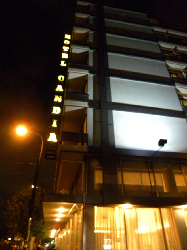 ドーハ経由でギリシャに着きましたー。<br />もうヘトヘト。<br /><br />HOTEL CANDIA　<br /><br /> DELIGIANI 通りで、まぁまぁ中心地に近い方！<br /><br />少しいったところに小さいスーパーとかあった。