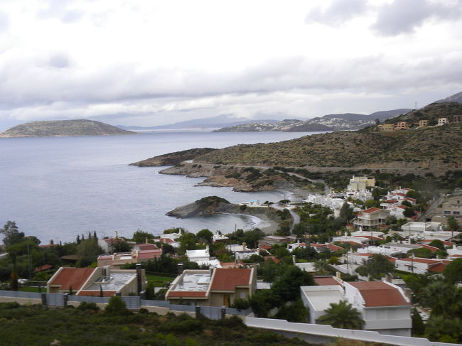 １日目午前中雨でした。<br /><br />午前中アテネ市内観光の予定だったけど、市内でマラソン大会があるので交通規制が行われるとのことで、<br />先に午後に行く予定だった、スニオン岬へ。
