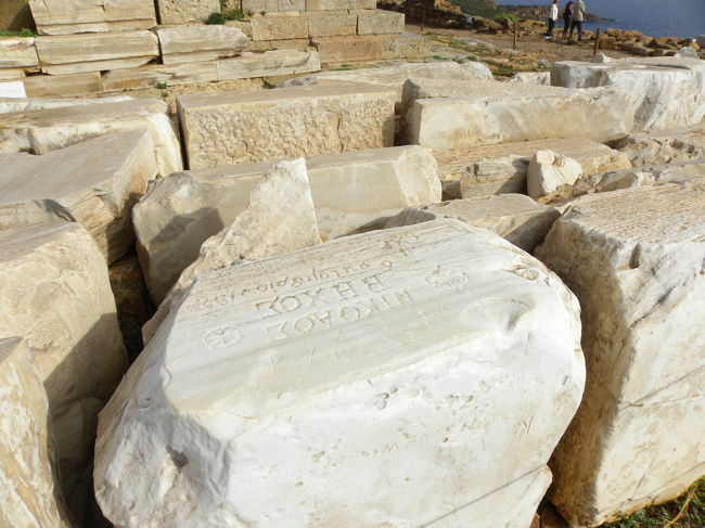 ポセイドン神殿の岩にギリシャ文字刻まれてた