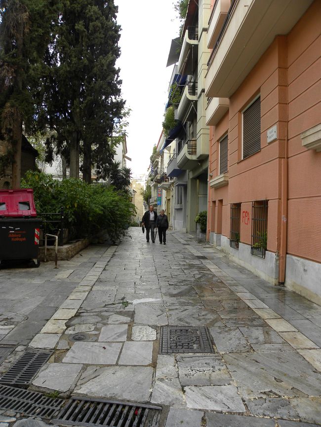 お昼ごはんのため、プラカ地区へ。<br />ちょっと小雨。