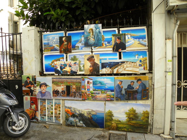 いたるところで絵売ってます。<br />