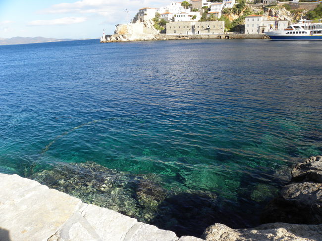 エーゲ海、透き通っててきれい〜<br /><br />日本じゃありえない。<br /><br />磯の香もないし。